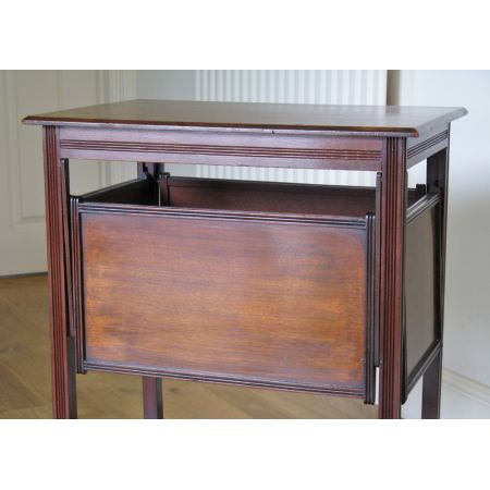 Antiker Teetisch im Camping Stil mit klappbaren Seiten