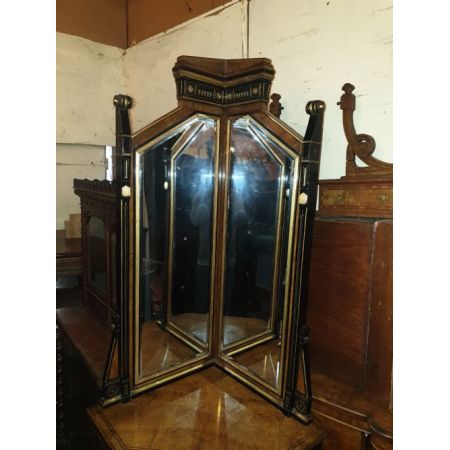 Antiker viktorianischer Eckschrank von "Lamb of Manchester"