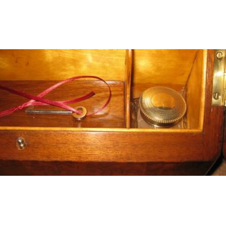 Sehr guter spätviktorianischer Schreibtischschrank aus Nussbaumholz