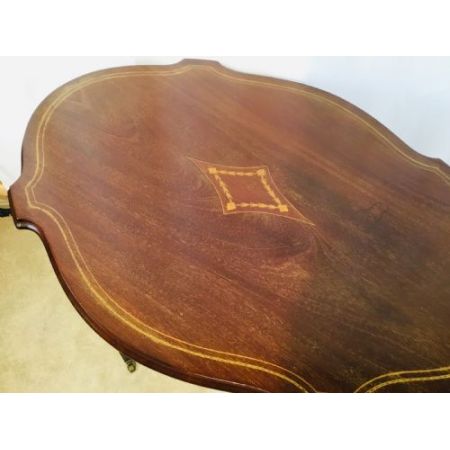 Antiker Beistelltisch mit Intarsien