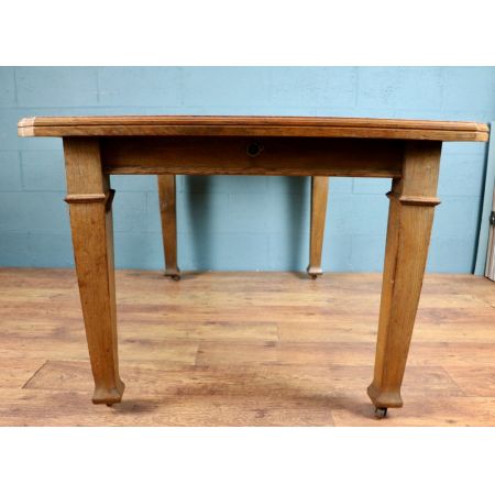 Antiker Arts and Craft Esstisch aus Eichenholz, ca. 1900