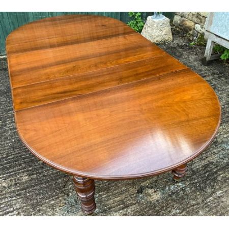 Antiker viktorianischer Nussbaum Esstisch