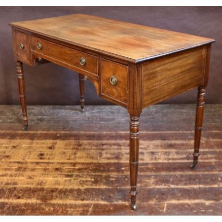 Schreibtisch aus Mahagoni im George I. Stil
