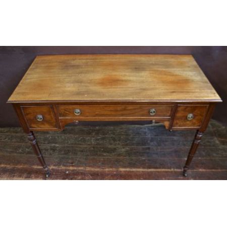 Schreibtisch aus Mahagoni im George I. Stil