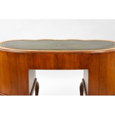 1920er Nussbaum Kidney Schreibtisch