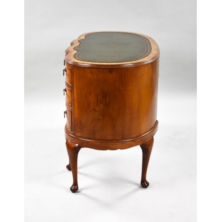 1920er Nussbaum Kidney Schreibtisch