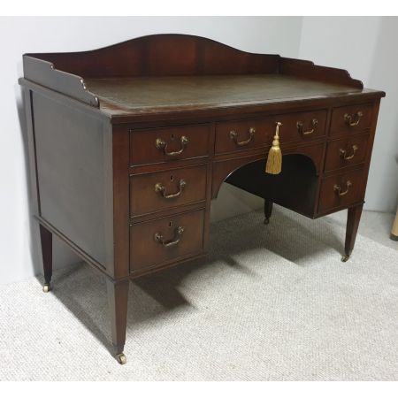 Georgianischer Mahogani Knee Hole Schreibtisch