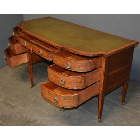 Großer Kneehole Desk aus Satinholz