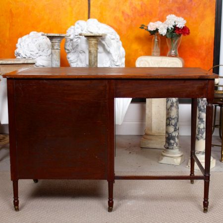 Schreibtisch mit Lederplatte von Maple & Co.