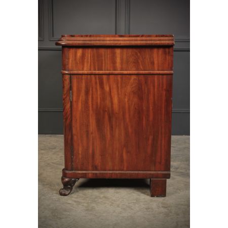 Serpentine Desk aus geflammten Mahagoni