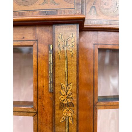 Englische viktorianische Satinholz Vitrine mit Intarsien aus Massivholz