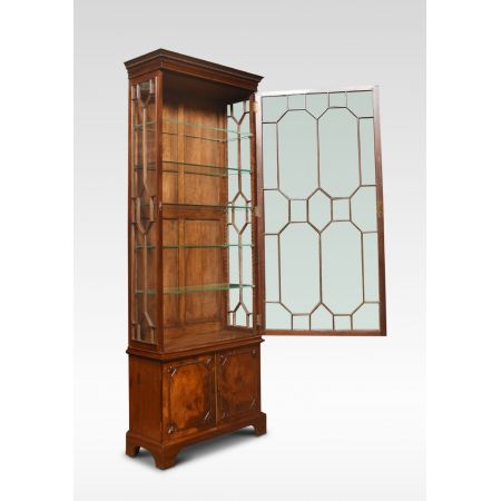 Vitrine im englischen Regency Stil aus Mahagoni Massivholz