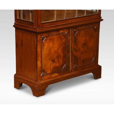 Vitrine im englischen Regency Stil aus Mahagoni Massivholz