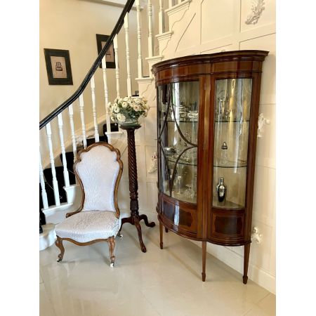 Englische edwardianische Mahagoni Vitrine mit Intarsien aus Massivholz