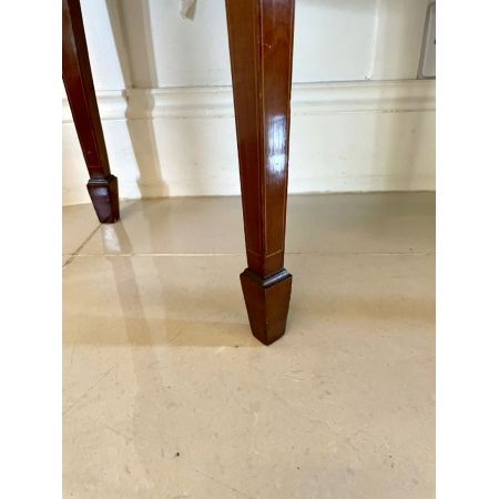 Englische edwardianische Mahagoni Vitrine mit Intarsien aus Massivholz