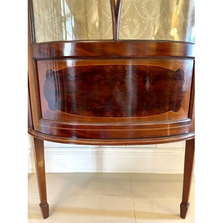 Englische edwardianische Mahagoni Vitrine mit Intarsien aus Massivholz