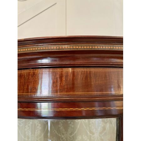 Englische edwardianische Mahagoni Vitrine mit Intarsien aus Massivholz