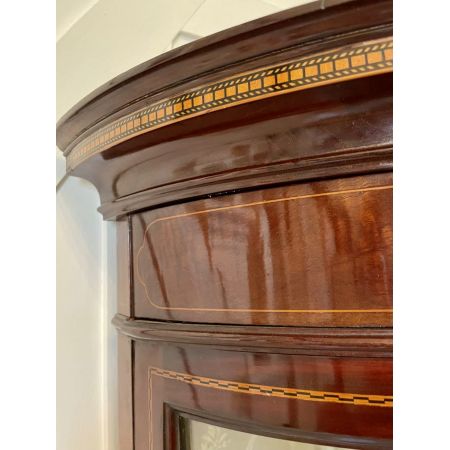 Englische edwardianische Mahagoni Vitrine mit Intarsien aus Massivholz