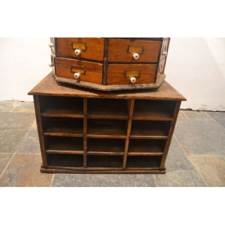 American Revolving Schmuckschrank aus Massivholz (ca. 1920)
