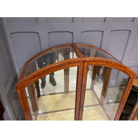 Antike englische edwardianische Kuppelvitrine aus massivem Satinholz