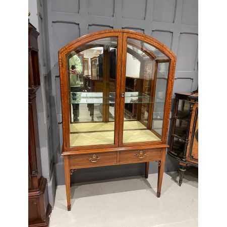 Antike englische edwardianische Kuppelvitrine aus massivem Satinholz