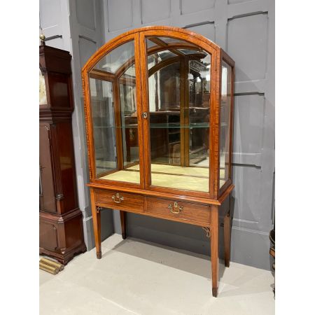 Antike englische edwardianische Kuppelvitrine aus massivem Satinholz
