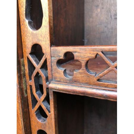 Antike englische Chippendale Revival Vitrine aus Mahagoni Massivholz