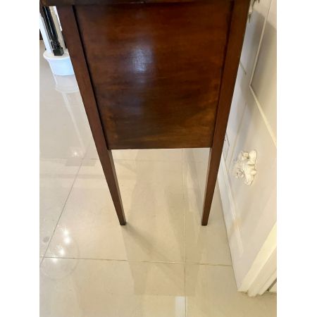 Antikes edwardianisches Massivholz Sideboard mit Serpentinfront aus England