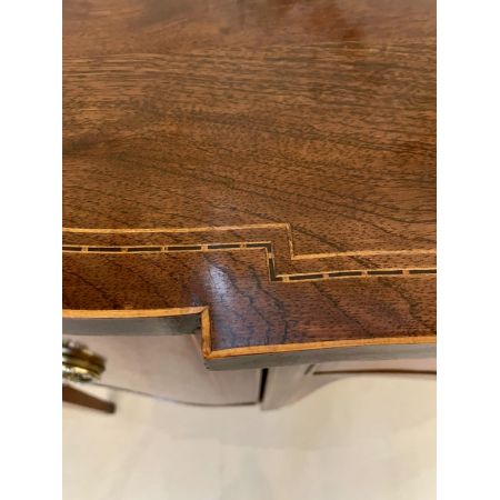 Antikes edwardianisches Massivholz Sideboard mit Serpentinfront aus England