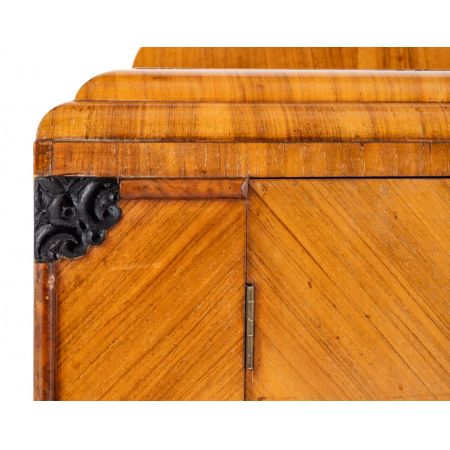 Englisches Art Déco Sideboard aus Nussbaum Massivholz