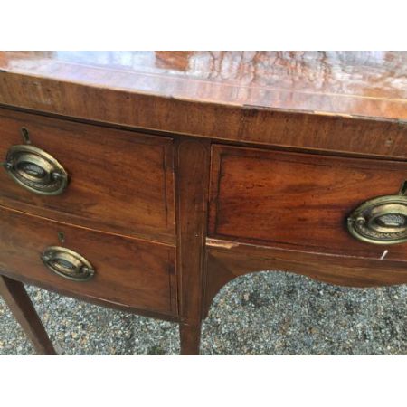 Englisches georgianisches Bowfront Sideboard aus massivem Mahagoniholz