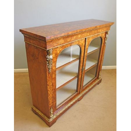 Antiks englische viktorianische Display Cabinet / Vitrine aus massivem Nussbaum