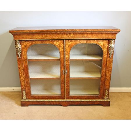 Antiks englische viktorianische Display Cabinet / Vitrine aus massivem Nussbaum