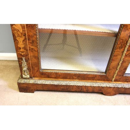 Antiks englische viktorianische Display Cabinet / Vitrine aus massivem Nussbaum