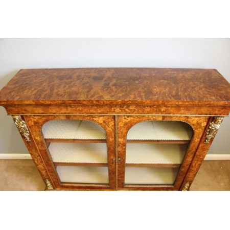 Antiks englische viktorianische Display Cabinet / Vitrine aus massivem Nussbaum