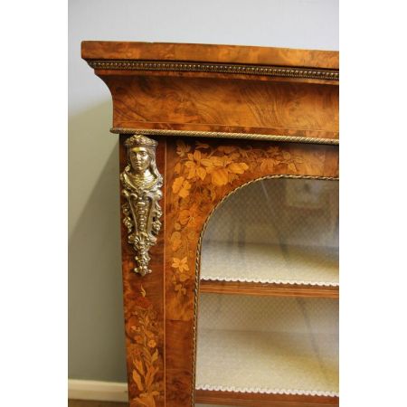 Antiks englische viktorianische Display Cabinet / Vitrine aus massivem Nussbaum