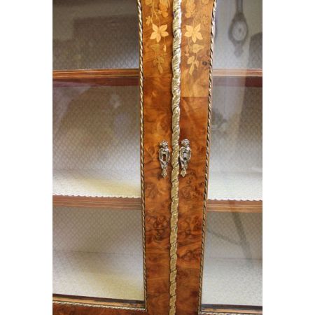 Antiks englische viktorianische Display Cabinet / Vitrine aus massivem Nussbaum