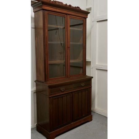 Englisches edwardianischer Bookcase / Bücherschrank aus Nussbaum