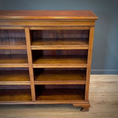 Viktorianisches Open Bookcase / offenes Bücherregal aus massivem Mahagoniholz aus England