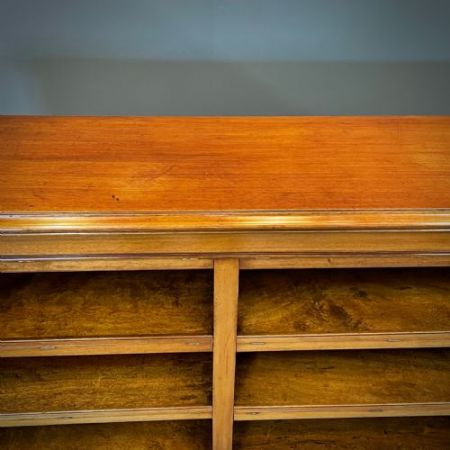 Viktorianisches Open Bookcase / offenes Bücherregal aus massivem Mahagoniholz aus England