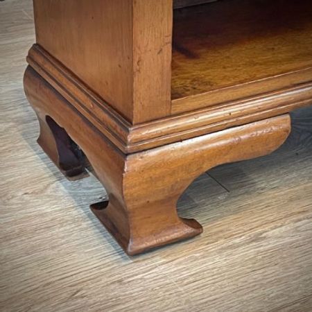 Viktorianisches Open Bookcase / offenes Bücherregal aus massivem Mahagoniholz aus England