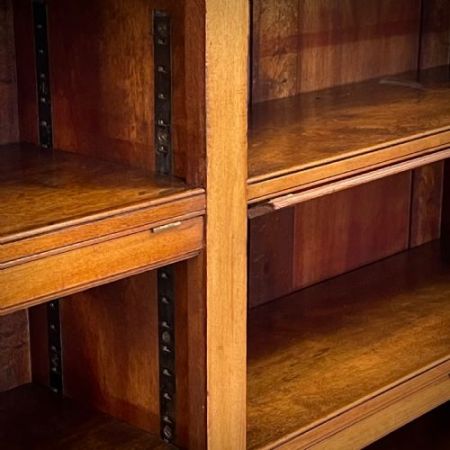 Viktorianisches Open Bookcase / offenes Bücherregal aus massivem Mahagoniholz aus England