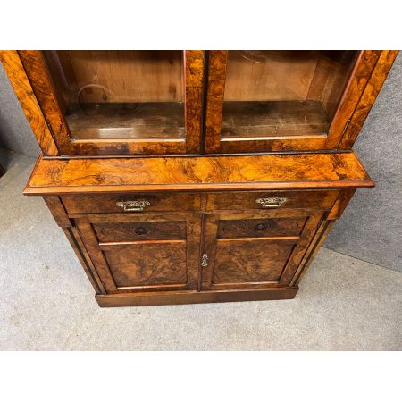 Viktoranisches Nussbaum Massivholz Bücherregal aus England