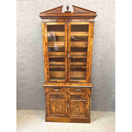 Viktoranisches Nussbaum Massivholz Bücherregal aus England