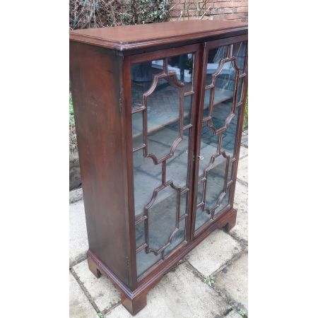 Englisches georgianisches verglastes Bookcase aus massivem Mahagoni