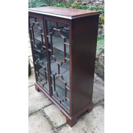 Englisches georgianisches verglastes Bookcase aus massivem Mahagoni