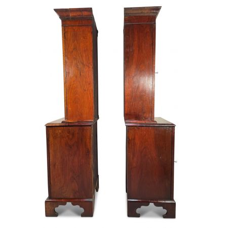 Englisches Paar antike Vitrinen aus Massivholz