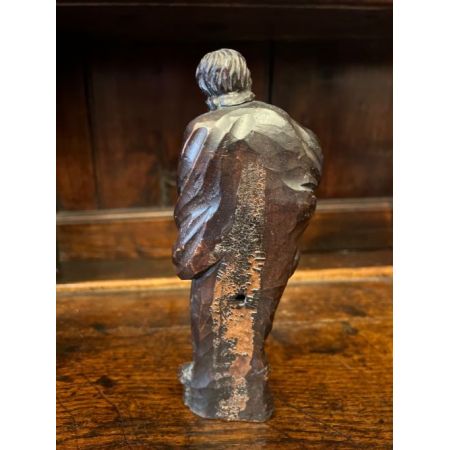 Kleine geschnitzte Figur eines Heiligen aus dem 18. Jahrhundert