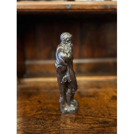 Kleine geschnitzte Figur eines Heiligen aus dem 18. Jahrhundert