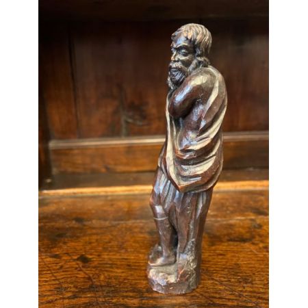 Kleine geschnitzte Figur eines Heiligen aus dem 18. Jahrhundert